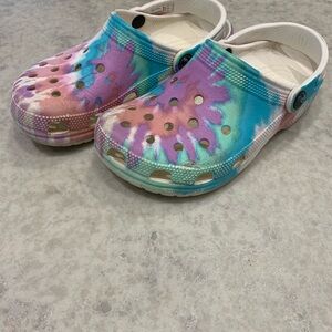CROCS Kids Tie-Dye Clogs in Pink and Blue